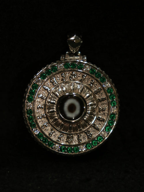 Prosperous Eye Dzi Bead Pendant – Symbol of Protection & Abundance