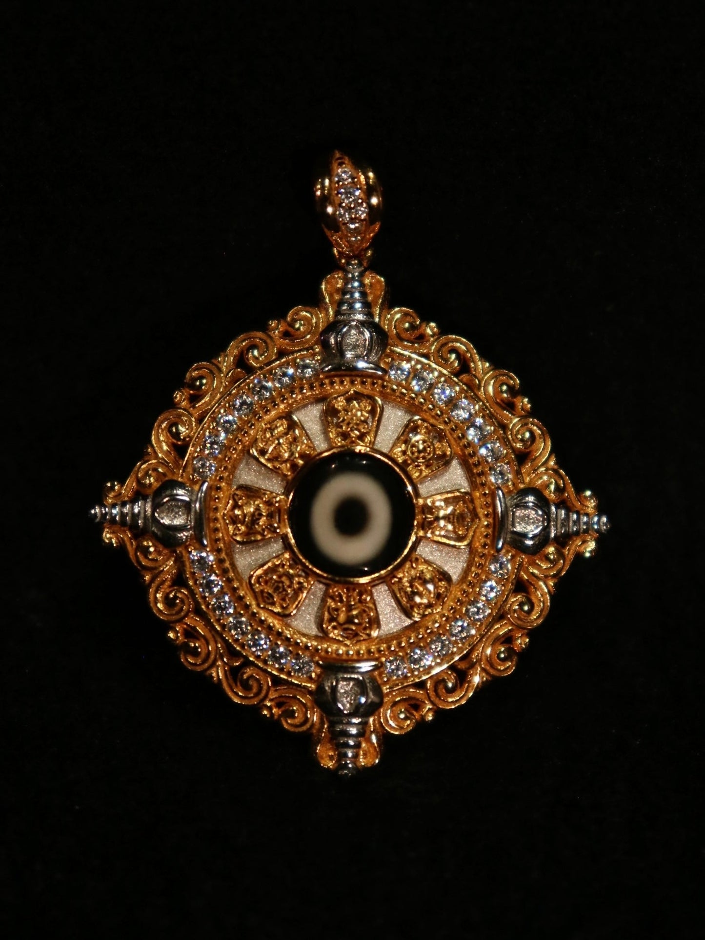 Prosperity Eye Dzi Bead Pendant – Amulet for Good Fortune & Protection