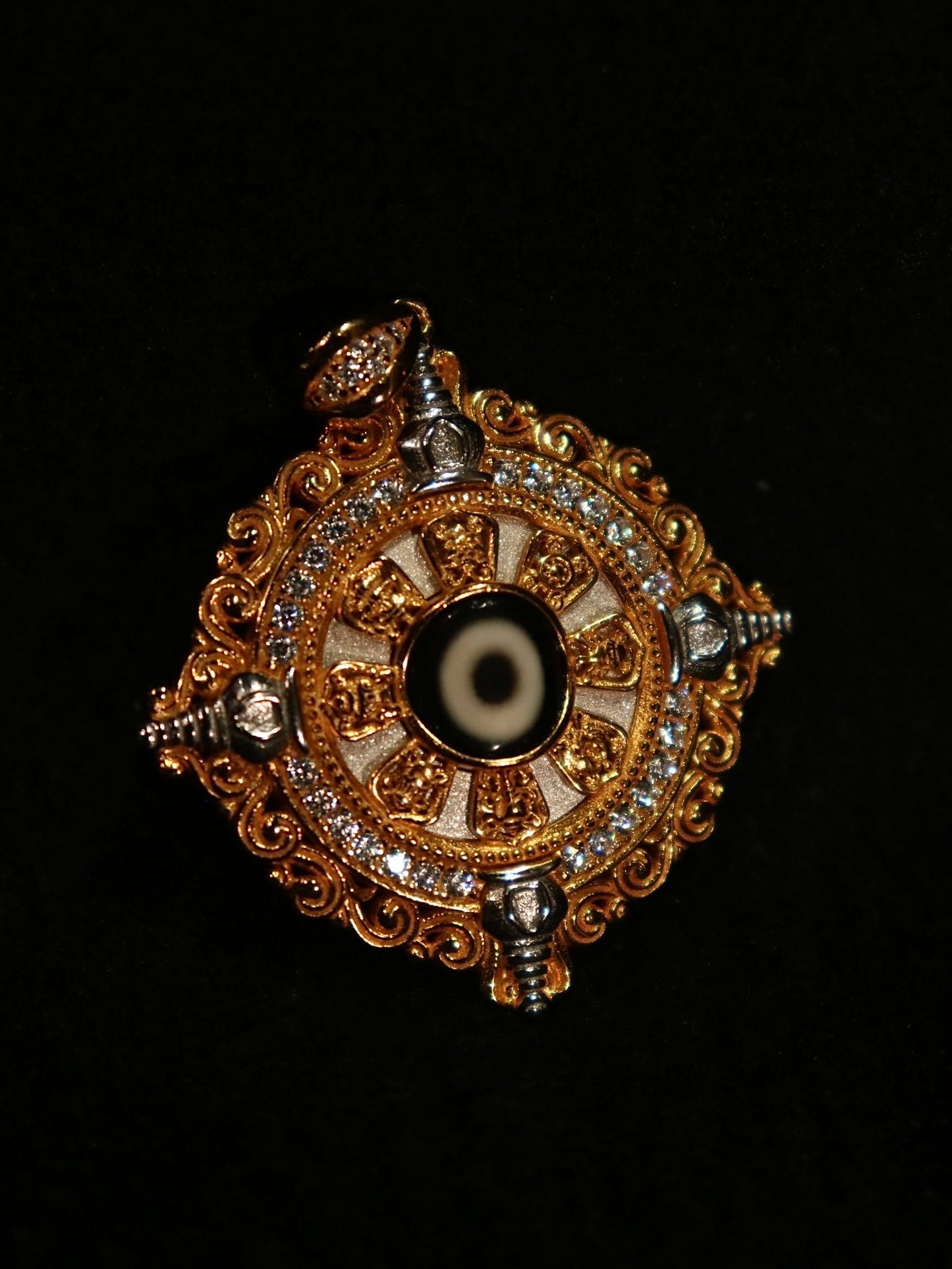Prosperity Eye Dzi Bead Pendant – Amulet for Good Fortune & Protection